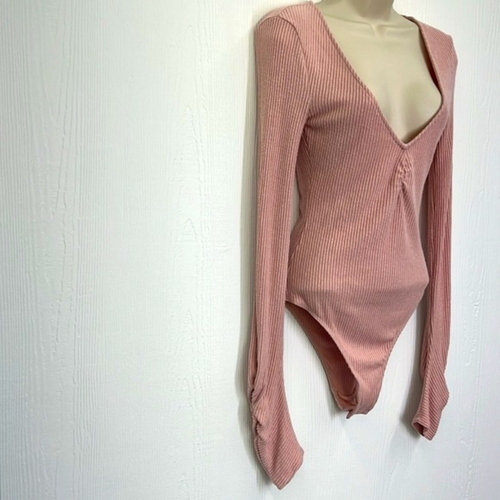 Free People - Cozy Up With Me Pink Salt Ribbed Long Sleeve Deep V Bodysuit Small - Picture 3 of 12